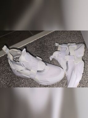 Nike White & Creme Huarache High-Top Strap Sneakers